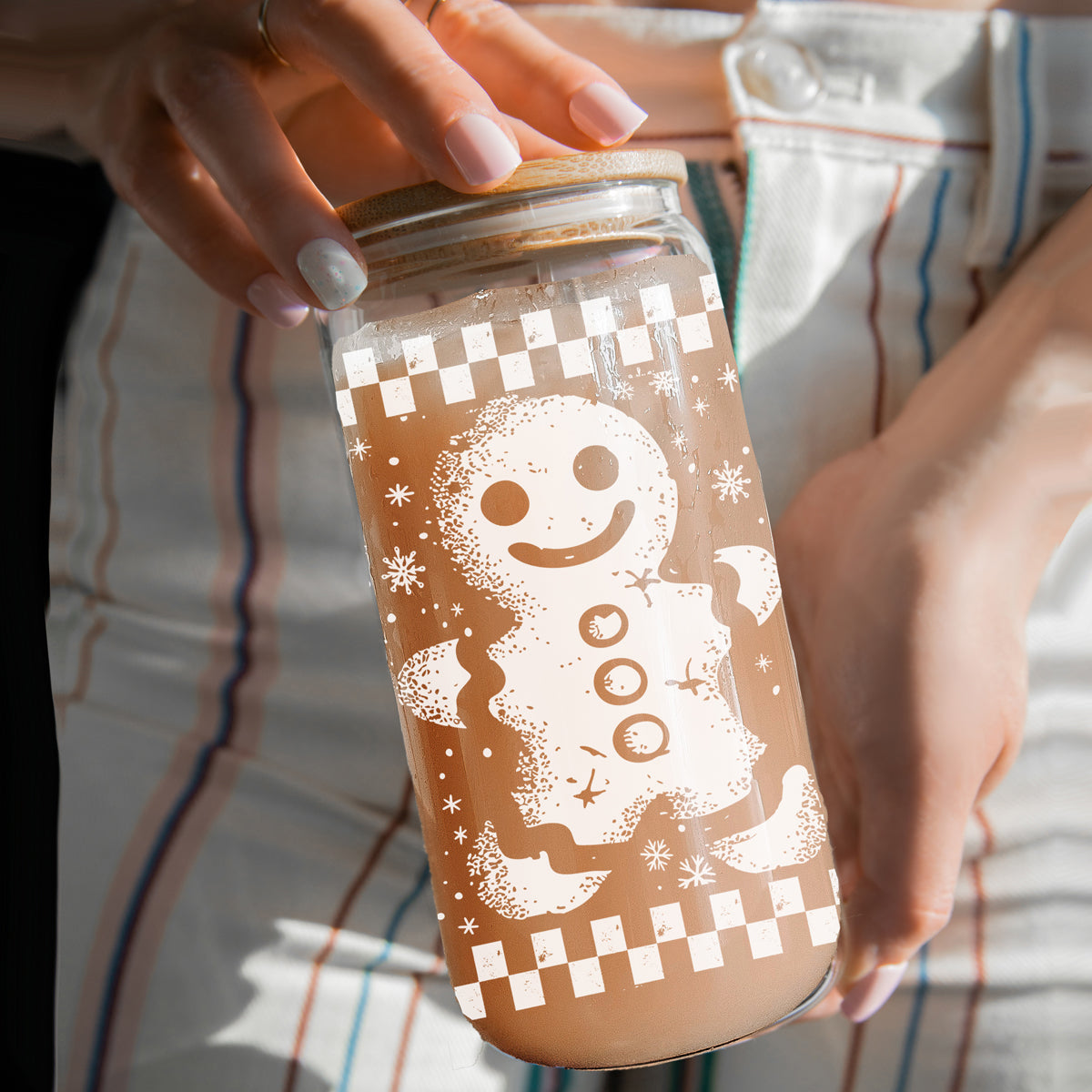 Vintage Christmas gifts for coffee lovers glass tumbler 17oz - Retro gingerbread holiday drinkware bamboo lid glass straw
Holiday coffee gifts retro glass cup 17oz - Vintage Christmas gingerbread checkered kitchen accessories bamboo lid straw